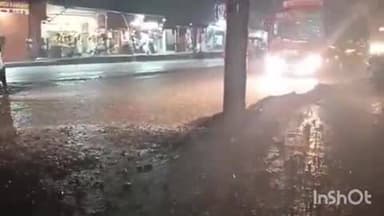 ತರೀಕೆರೆ: ಧಾರಾಕಾರ ಮಳೆಗೆ ಕೆರೆಯಂತಾದ ರಾಷ್ಟ್ರೀಯ ಹೆದ್ದಾರಿ.! ಪಟ್ಟಣದಲ್ಲಿ ವಾಹನ ಸವಾರರ ಪರದಾಟ.!