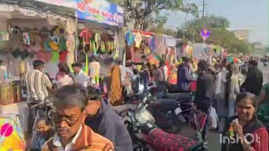 દાહોદ: ઉતરાયણ પર્વને લઈને દાહોદના વિવિધ વિસ્તારોમાં લોકોની ભીડ જોવા મળી પતંગ રસીયાઓ ઉત્સાહ.