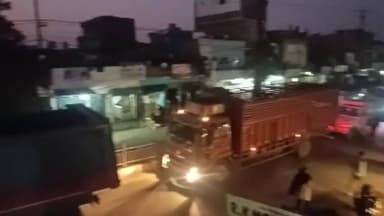 धनरुआ: धनरूआ में मकर संक्रांति पर खरीदारी के लिए उमड़ी भीड़, गया-पटना मुख्य मार्ग पर लगा जाम