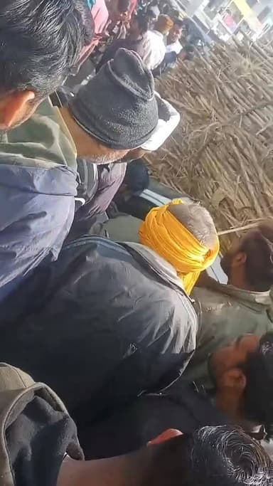 नरसिंहपुर
अष्ठांग चिकित्सालय के पास एक गन्ने से भरी ट्राली कार पर धराई... बताया जाता है कि ट्राली का एक चक्का पंक्चर हो ...