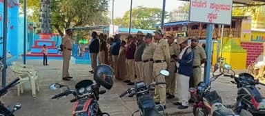 ಜಮಖಂಡಿ: ಮುತ್ತೂರು ಮಹಾಲಕ್ಷ್ಮೀ ಜಾತ್ರಾಹೋತ್ಸವದ ಹಿನ್ನೆಲೆ, ಬಿಗಿ ಪೊಲೀಸ್ ಬಂದೋಬಸ್ತ್