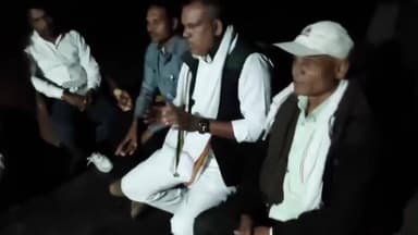 ગરૂડેશ્વર: કાલીતલાવડીમાં આવતા સોનારિયા ગામે "જન સંવાદ" કાર્યક્રમ જિલ્લા કોંગ્રેસ સમિતિના પ્રમુખ રણજીતસિંહ તડવી આગેવામાં યોજાયો