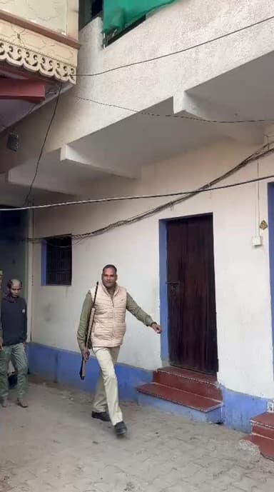 Badi ke mashhur chor inse dur raho Jahan bhi Gaye vahan se bhaga do