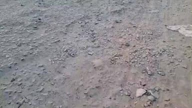 সিউড়ি ১: দীর্ঘদিন ধরে হাটজন বাজার রেলগেট সংলগ্ন রাস্তার বেহাল অবস্থা, দ্রুত সারায়ের দাবি তুলেছে এলাকার মানুষ