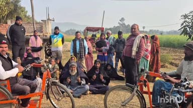 लक्ष्मीपुर: पेंगी गांव में दिव्यांग और वृद्ध जनों के बीच कंबल का वितरण किया गया