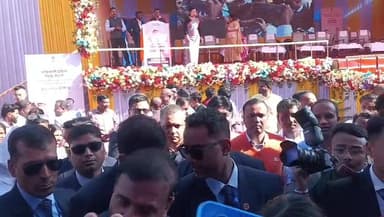 মামা মামা এক ফটো প্লিজ.....