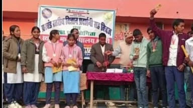 डंडारी: डंडारी मध्य विद्यालय में विज्ञान प्रदर्शनी और क्विज प्रतियोगिता का आयोजन