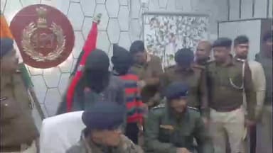 जमुई: बोधवन तालाब इलाके से पुलिस ने अवैध हथियार और दो जिंदा कारतूस के साथ 2 युवकों को किया गिरफ्तार, की जा रही पूछताछ