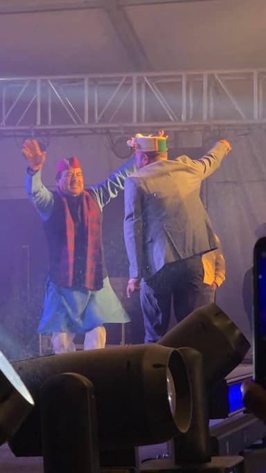 रुद्रनाथ महोत्सव में जमकर नाचे कांग्रेस नेता डॉ हरक सिंह रावत और नगरपालिका अध्यक्ष संतोष रावत,,
#रुद्रनाथमहोत्सव2026
#...