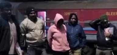 ରାୟଗଡା ରେଲୁଏ ପୋଲିସ ପକ୍ଷରୁ ଜଣେ ଯୁବତି ନିକଟରେ ବିପୁଳ ଗଂଜେଇ ଜବତ ସହ ଯୁବତୀ କଳା ଗିରଫ