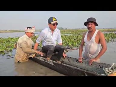 নগাঁৱৰ ডাকৰঘাট যমুনা জলা বিলত ভোগালী উপলক্ষে পলহ মাৰি মাছ ধৰিলে নগাঁৱৰ আয়ুক্ত দেবাশীষ শৰ্মাই।