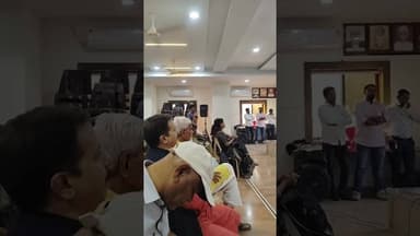 कोमसापच्या शाखा उद्घाटन प्रसंगी प्रास्ताविक करताना विजयकुमार देसले