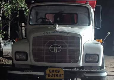 ದಾಂಡೇಲಿ: ಅಕ್ರಮವಾಗಿ ಮರಳು ಸಾಗಾಟ, ಬರ್ಚಿಯಲ್ಲಿ ಮಾಲು ಸಹಿತ ಟಿಪ್ಪರ್ ವಶ, ಚಾಲಕ ಸಿಂಗರಗಾವ್ ಗ್ರಾ.ಪಂ ಅಧ್ಯಕ್ಷನ ಬಂಧನ