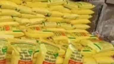 ईसागढ़: ईसागढ़: डबल लॉक केंद्र और सेवा सहकारी समितियों को मिला आई.पी.एल. कंपनी का यूरिया