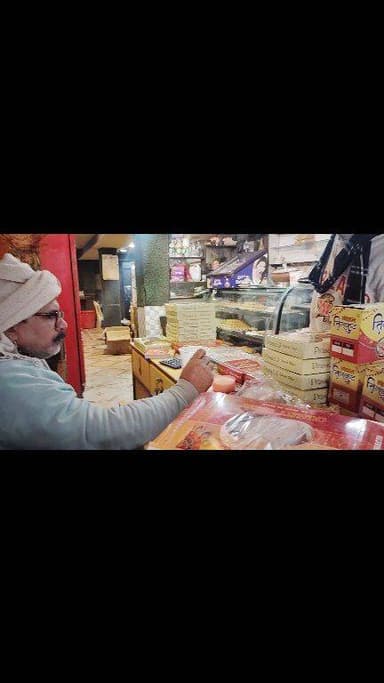 स्वादिष्ट ताजा तिलकुट का पुराना भंडार