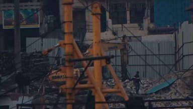 मणिकर्णिका घाट पर संकट ⚠️
मणिकर्णिका घाट तबाह होता दिख रहा है।
पुजारियों और स्थानीय लोगों का आरोप है— मंदिर तोड़े जा रहे...