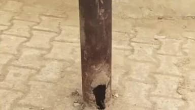 बांसगांव: गगहा के अतायर में जर्जर बिजली पोल, ग्रामीण बदलने की मांग कर रहे हैं, हादसे का डर