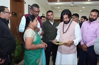 आरंग: आरंग विधायक और मंत्री गुरु खुशवंत साहेब जी ने मंगलवार को नवा रायपुर में लोगों से मुलाकात की