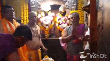 त्र्यंबकेश्वर: पौषवारी निमित्त श्री क्षेत्र त्र्यंबकेश्वर येथे संतश्रेष्ठ श्री निवृत्तीनाथ महाराज यांची महापूजा संपन्न