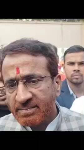 संदेश: संदेश सीट विवाद पर मंत्री संजय सिंह टाइगर ने कहा, उम्र भर ग़ालिब यही भूल करता रहा, धूल चेहरे पर थी, आईना साफ करता रहा