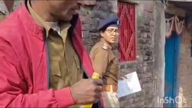 ब्रह्मपुर: कांडों में फरार अभियुक्तों के घर पुलिस ने चस्पाया इश्तहार, न्यायालय में नहीं हो रहे थे हाजिर