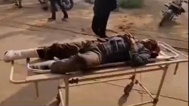 सासनी: कस्बा सासनी के बस स्टैंड के पास सड़क पर पैदल चल रहे व्यक्ति को ट्रक ने मारी टक्कर, व्यक्ति को हायर सेंटर रेफर किया गया