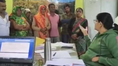 पथरिया: दो माह से वेतन न मिलने पर सफाईकर्मी लामबंद, सीएमओ को सौंपा ज्ञापन