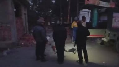 ओबरा: ओबरा में ट्रांसफार्मर के पास युवक का शव मिला, करंट लगने से मौत की आशंका, पुलिस शिनाख्त में जुटी