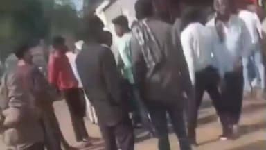 दमोह: मडिया में अज्ञात कारणों से कैंचे से हमला कर आत्महत्या, वीडियो वायरल, हिंडोरिया थाना प्रभारी ने दी जानकारी