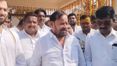 माढा: दीपक साळुंखे आम्ही राजकारणामध्ये कधी एकत्र येतोय कधी दूर जातोय पण आमच्यामध्ये जिव्हाळा : माजी आमदार शहाजी पाटील