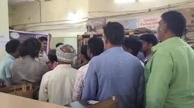 బాన్సువాడ: ద్విచక్ర వాహనదారులు తప్పనిసరిగా హెల్మెట్ ధరించాలి, అది ప్రాణ రక్షణ కవచం, మైనర్లకు వాహనాలు ఇవ్వవద్దు : ఎస్సై రాఘవేంద్ర