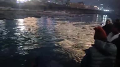 डुंडा: उत्तरकाशी जिला मुख्यालय पर मकर संक्रांति के पावन पर्व पर देव डोलियों के साथ 50 हजार लोगों ने गंगा में डुबकी लगाई