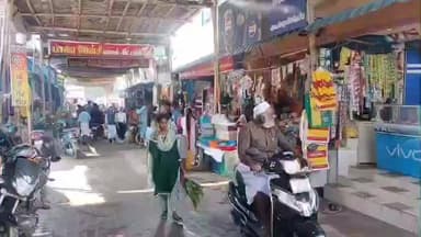 வேடசந்தூர்: பொங்கல் பண்டிகையை முன்னிட்டு தமிழர்கள் மட்டுமல்லாமல் வட மாநில தொழிலாளர்களும் வேடசந்தூரில் குவிந்தனர்