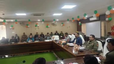 नवाबगंज: कलेक्ट्रेट स्थित लोकसभागार में उत्तर प्रदेश दिवस के अवसर पर डीएम ने 'नागरिक सुरक्षा दिवस' की तैयारियों की की समीक्षा