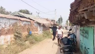 అల్లాదుర్గం: నంద గోకుల్ కోతులు నివాళులు ఇచ్చేందుకు చింపాంజీ వేషం