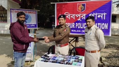 হবিবপুর: পুলিশের উদ্যোগে উদ্ধার হারানো মোবাইল, হবিবপুর থানায় ফিরল ৩০ জনের ফোন,প্রকৃত মালিকদের হাতে তুলে দিল পুলিশ