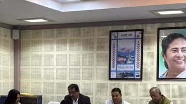 মাটিগাড়া: শিলিগুড়ি পুর নিগমের সভাকক্ষে মেয়র পারিষদ মন্ডলীর বৈঠক