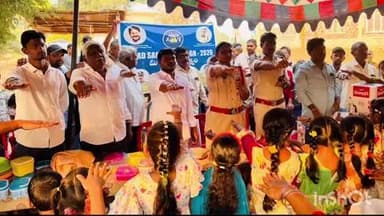 జూలూరుపాడు: జూలూరుపాడు సిఐ ఆధ్వర్యంలో అన్నపురెడ్డిపల్లి మండలం పెంట్లం గ్రామంలో ట్రాఫిక్ నియమాలపై అవగాహన సదస్సు