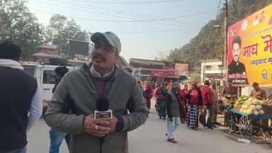 उत्तरकाशी, बाड़ाहाट कु थौलू, माघ मेले के शुभारंभ से पूर्व श्री काशी विश्वनाथ मंदिर में उपस्थित देव डोलियां।