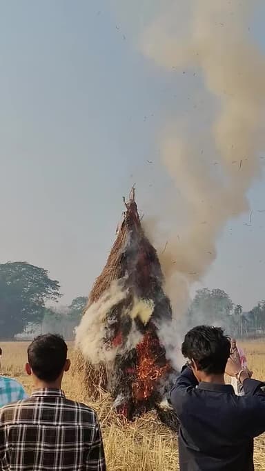 ছয়গাঁও: সমগ্ৰ অসমৰ লগতে ছয়গাঁৱটো মেজি জ্বলায় ভোগালী বিহু উৎসৱ উদযাপন