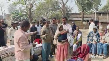 धनघटा: रामपुर उत्तरी ग्राम पंचायत में जरूरतमंदों को कंबल वितरण, समाजसेवी पीएन सिंह की सराहनीय पहल