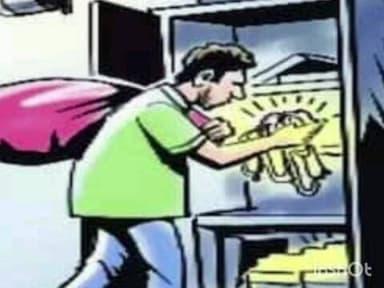 कोरपना: कोरपणा शहरात चोरांचा धुमाकूळ सीसीटीव्ही अभावी गुन्हेगारांचे धाडस वाढले