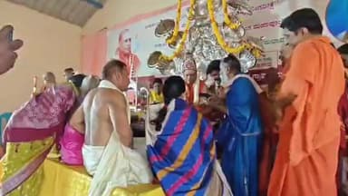 ಚಿಕ್ಕೋಡಿ: ಶ್ರೀಶೈಲ ಜಗದ್ಗುರುಗಳಿಂದ ಕಲ್ಲೋಳ ಗ್ರಾಮದ ಕೃಷ್ಣಾ ನದಿತೀರದಲ್ಲಿ ಸಂಕ್ರಮಣದ ಸ್ನಾನ