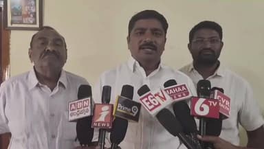 హుజూర్ నగర్: హుజూర్నగర్ మున్సిపాలిటీలో ఓటర్ల జాబితాలో అక్రమాలపై నిరసన