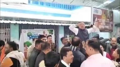 বাগদা: এক বিজেপি কর্মী এক হাজার ৭:নম্বর ফর্ম জমা করছে বিডিও অফিসে , অভিযোগ তুলে সরব তৃণমূল । বাগদা বিডিও অফিসের সামনে স্লোগান