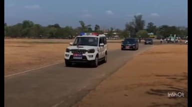 കൊല്ലം: കൊല്ലം ആശ്രാമത്ത് മുഖ്യമന്ത്രിക്ക് നേരെ യുവമോർച്ച പ്രവർത്തകർ കരിങ്കൊടി കാണിച്ചു