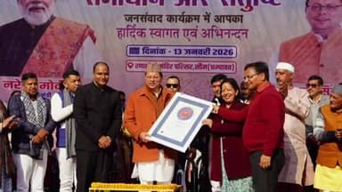 चम्पावत: मुख्यमंत्री धामी ने जिलाधिकारी मनीष कुमार, सीडीओ APD व अधिकारियों को SKOCH Award मिलने पर किया सम्मानित