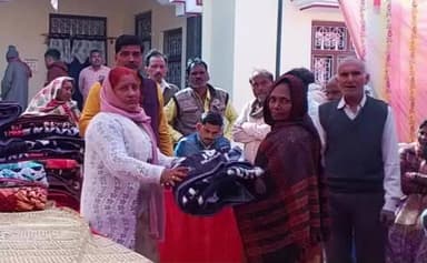 आलापुर: जहांगीरगंज के दुबौली प्रधान ने खिचड़ी भोज के साथ असहायों को ओढ़ाया कम्बल, लाभार्थियों के चेहरे खिल उठे