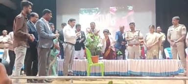 ಮಳವಳ್ಳಿ: ಪಟ್ಟಣದಲ್ಲಿ ರಸ್ತೆ ಸುರಕ್ಷತೆ ಜಾಗೃತಿ ಹಾಗೂ ರಾಷ್ಟ್ರೀಯ ಯುವ ದಿನಾಚರಣೆ ಕಾರ್ಯಕ್ರಮಕ್ಕೆ ನ್ಯಾಯಾಧೀಶರಿಂದ ಚಾಲನೆ