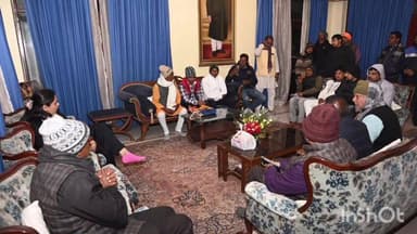 बरहट: गिद्धौर के लालकोठी में मंत्री श्रेयसी सिंह ने कार्यकर्ताओं एवं आम लोगों से की मुलाकात